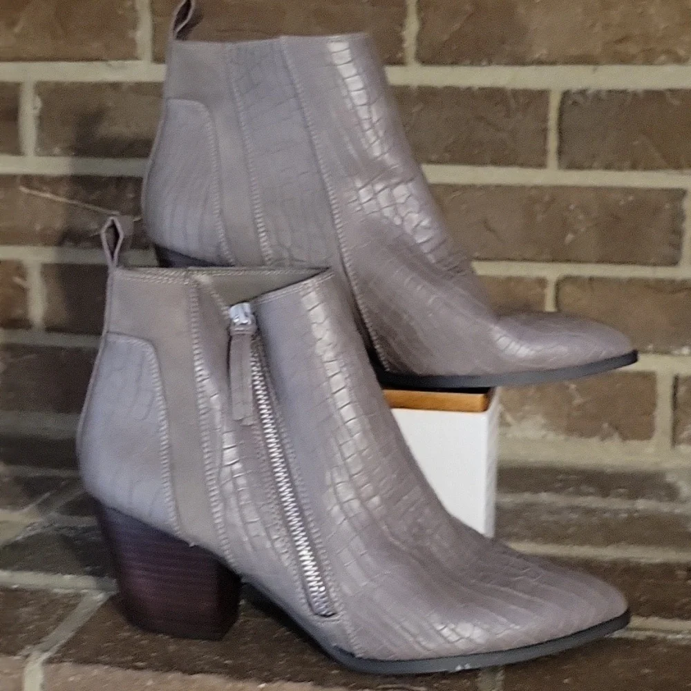 Bella Vita Everest Ankle Zip Boots‎ Gray Size 9.5